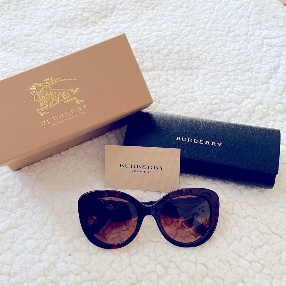 Burberry sunglasses - Picture 1 of 7